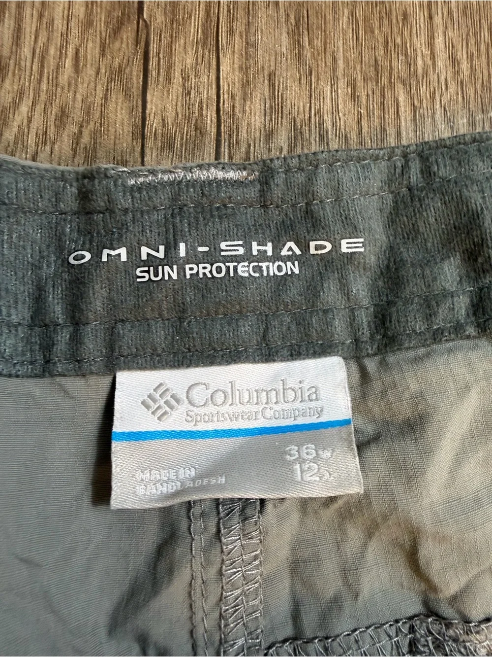 Columbia Men's Cargo Shorts in Light Khaki